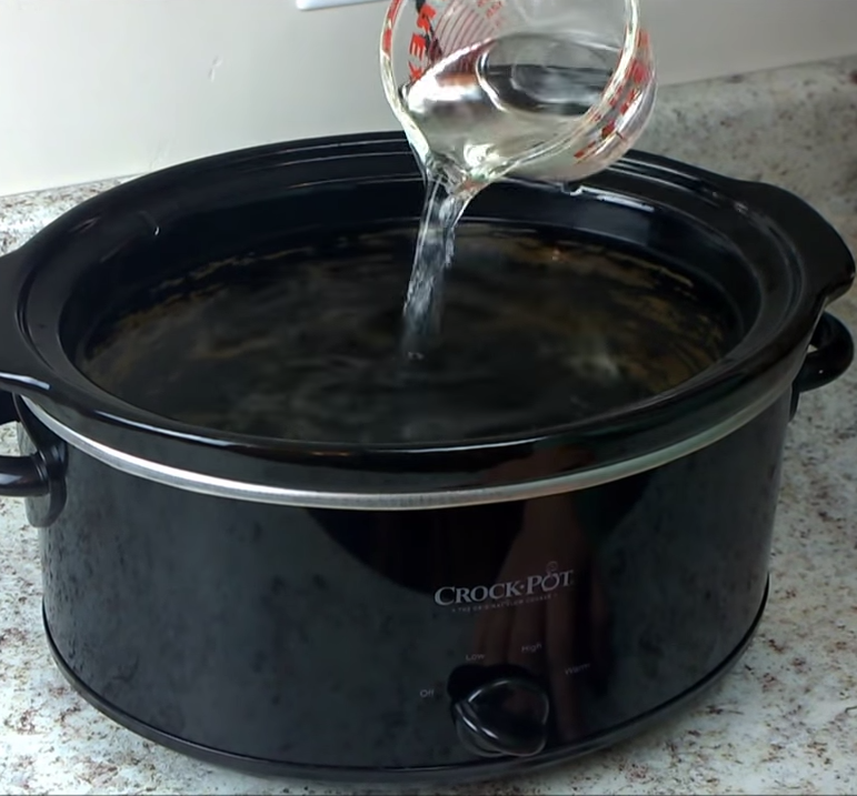 Easy Way To Have Slow Cooker “Clean Itself”