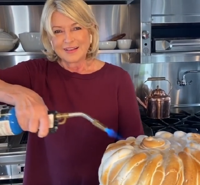 Richard Gere calls neighbor Martha Stewart for cake after he sees her