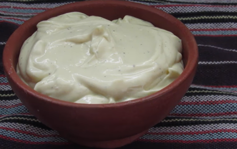 Stop buying storebought mayo. Woman shares how to make your own and it ...