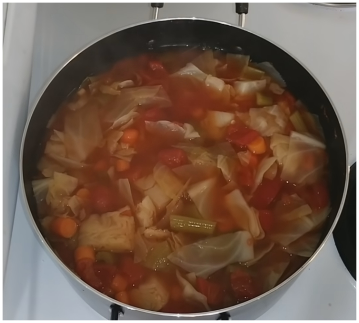 Man shares vegetable soup recipe that helped him lose 10 lbs in 7 days