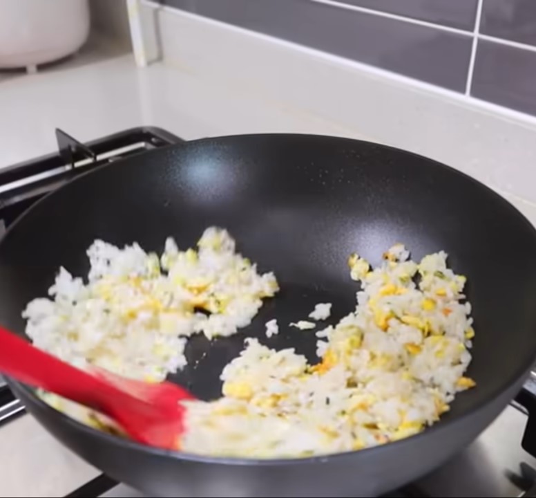 Cook shares his favorite way to make authentic fried rice and it’s so ...