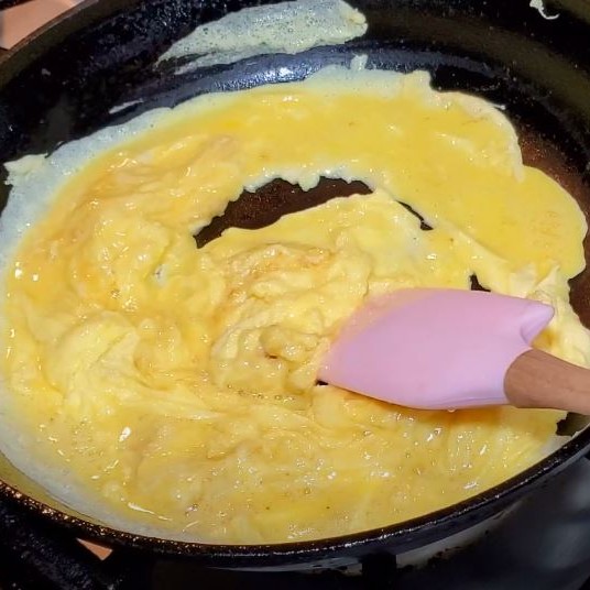 Adding baking powder to scrambled eggs completely transforms the