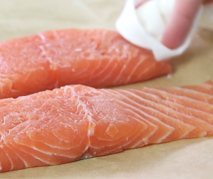 How to make salmon in the air fryer so that it’s perfectly flaky every