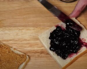 Man shows how to make a “true” PB&J sandwich by following recipe from 1901